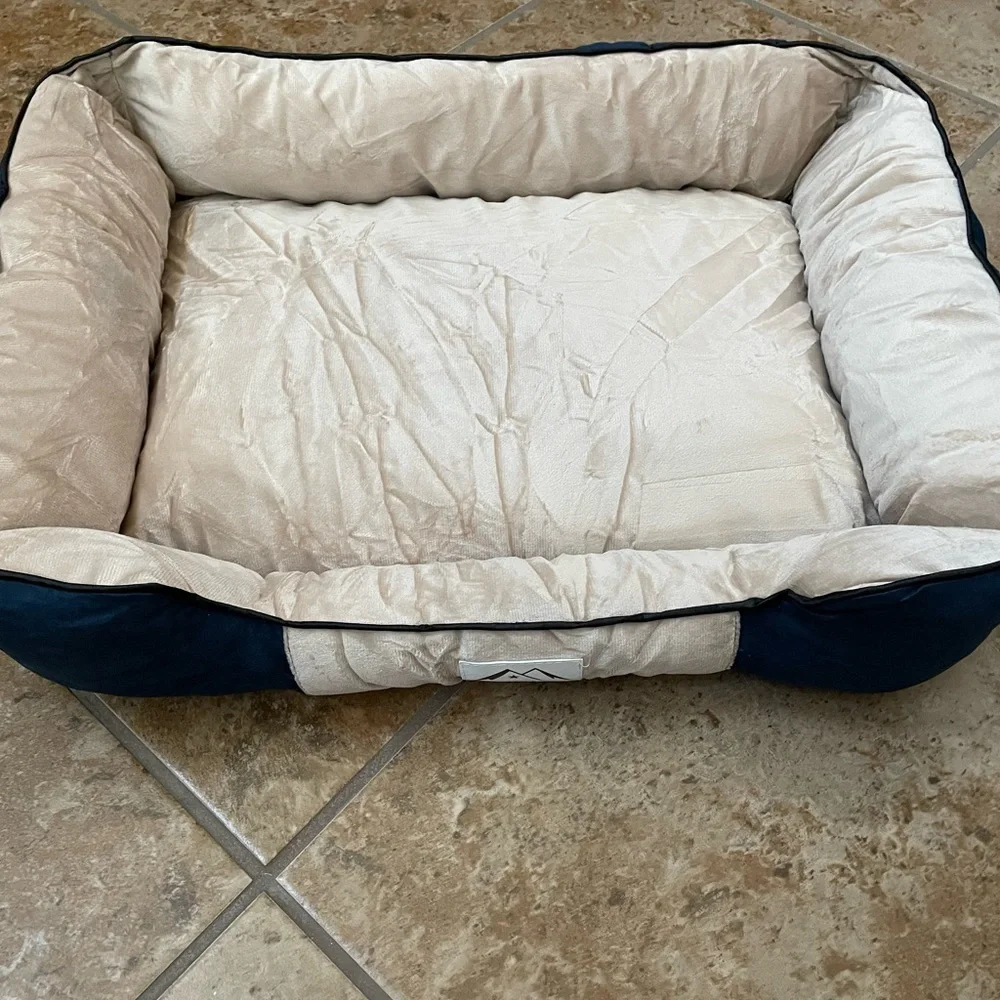 Medium size dog bed with lint brush and washable covering